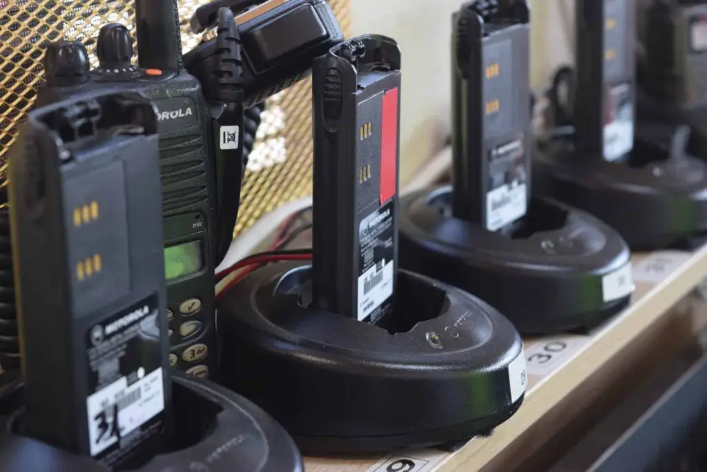 Can you sync different walkie-talkies?